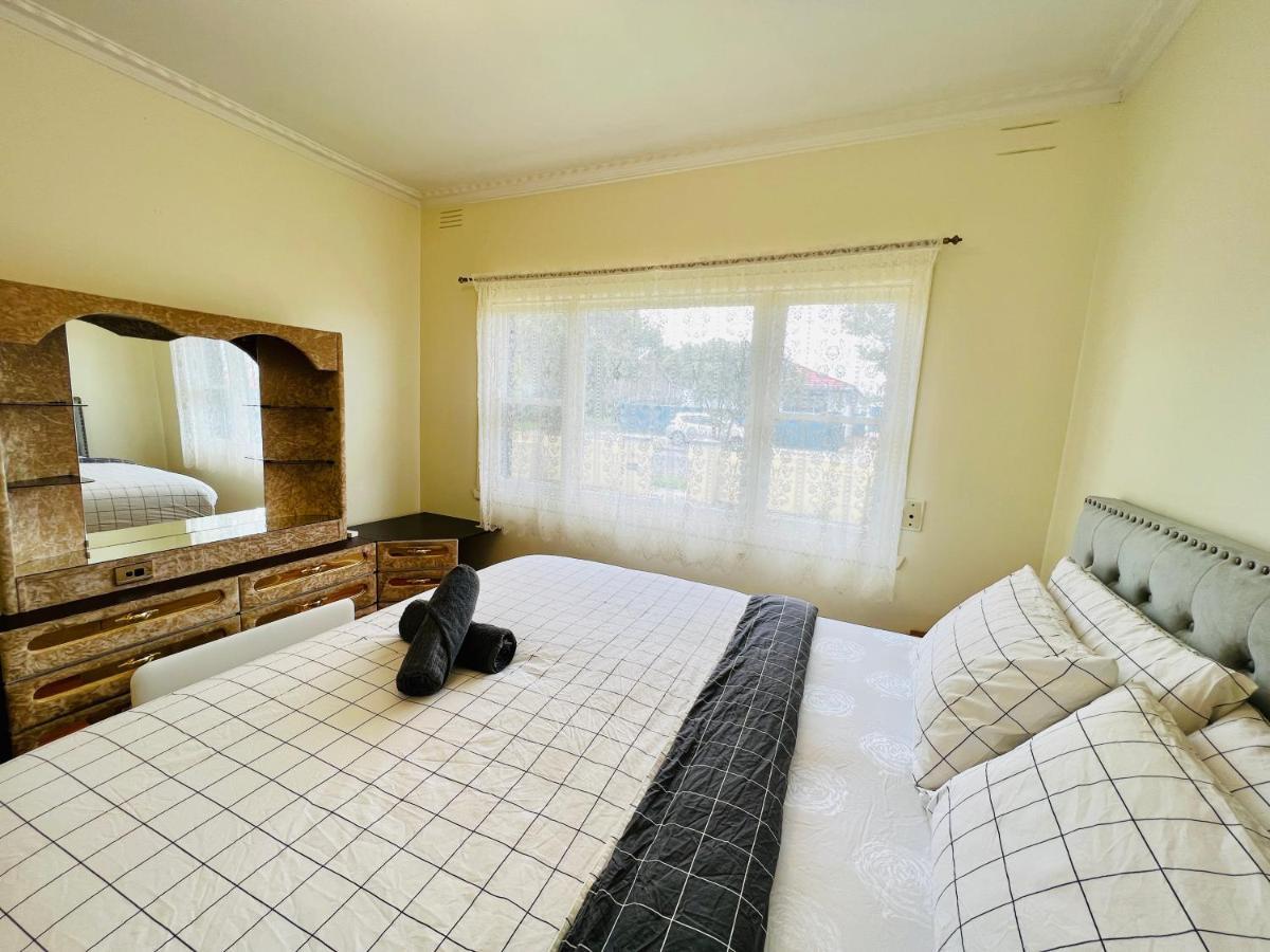 Cosy 4Br Home 15 Minutes Away From Melbourne Airport St Albans Esterno foto