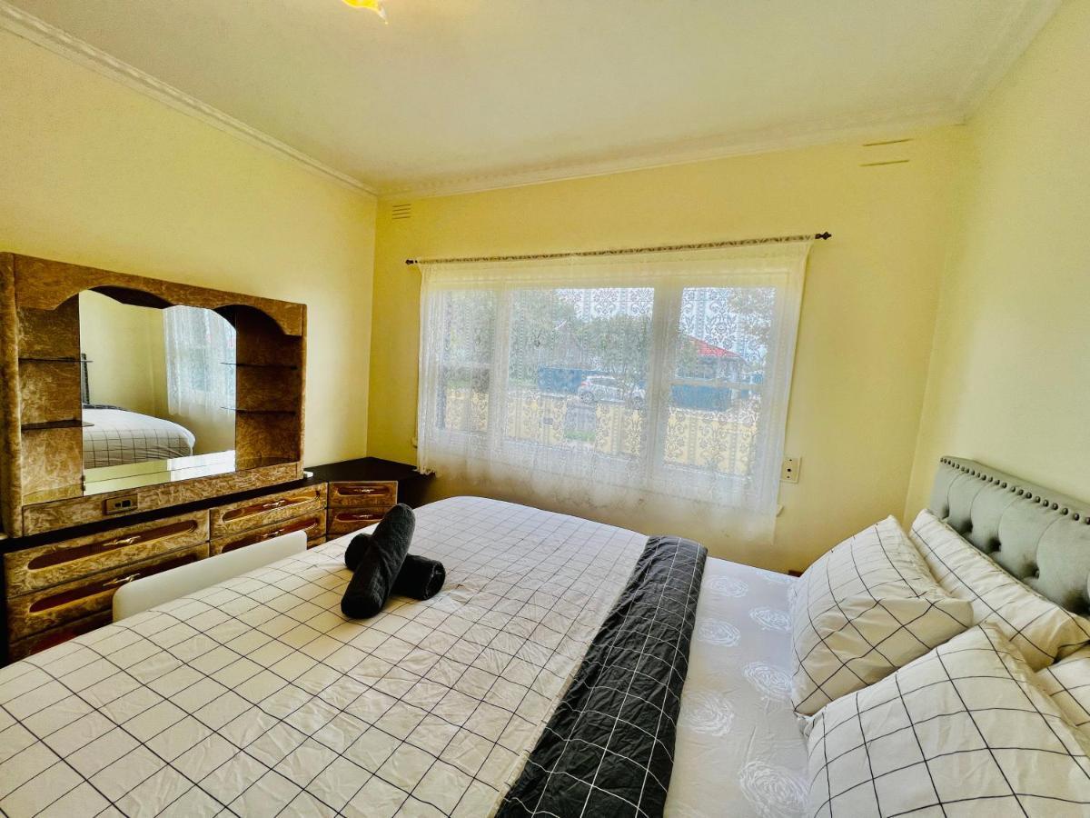Cosy 4Br Home 15 Minutes Away From Melbourne Airport St Albans Esterno foto